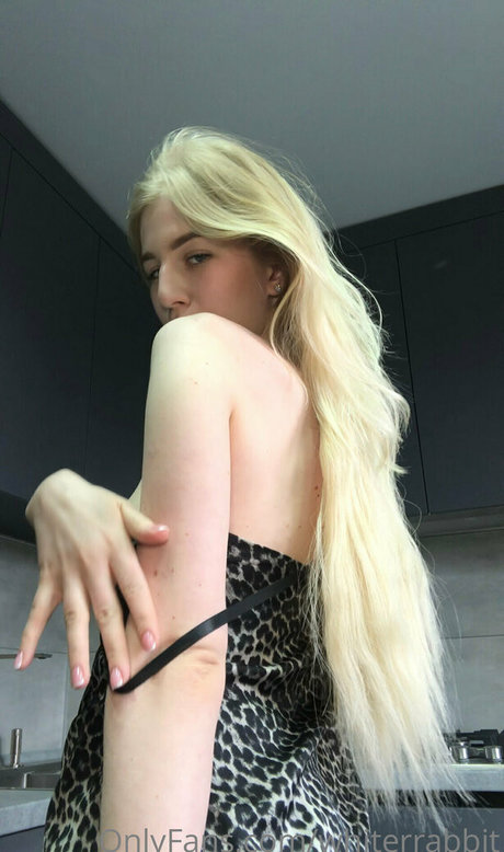 whiterrabbit hermosa actriz archivo