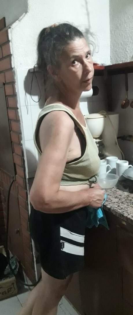 aloneruth modelo imagen