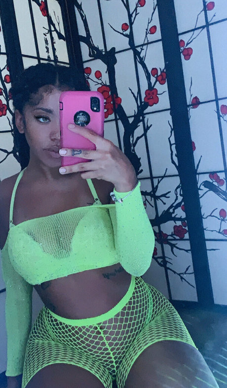 thrsttrapr modelo desnuda imágenes