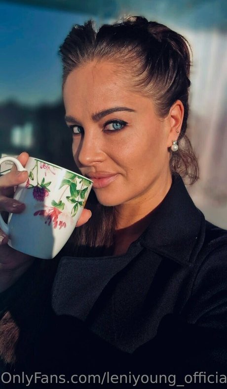 leniyoung official actriz caliente galería