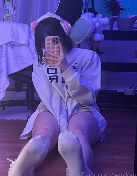 wuvkyu estrella caliente archivo