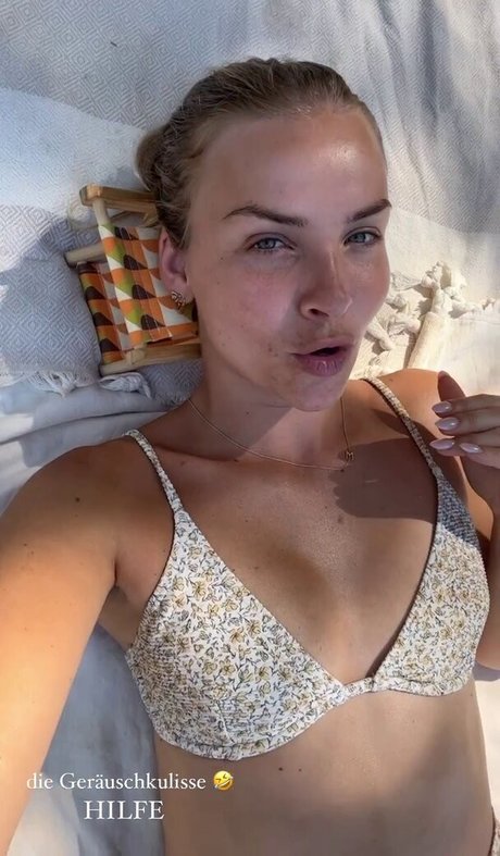 pelirroja rizada onlyfans desnudos sexys galería