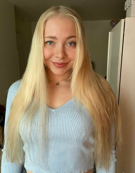 alora free buen modelo fotos