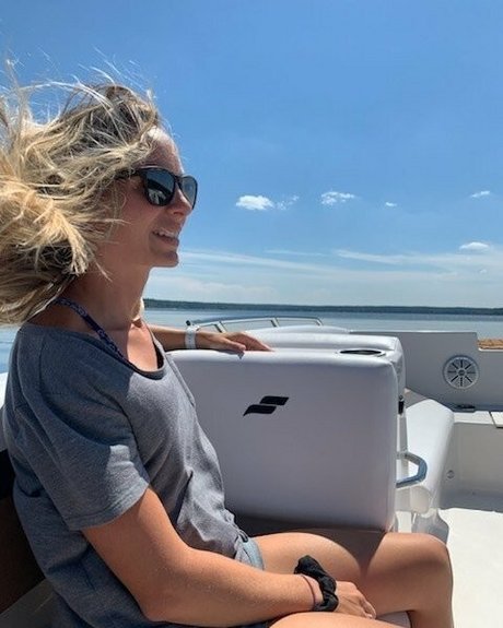 littlewaistinyourface actriz atractiva archivo