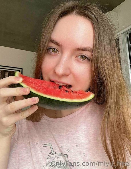 miyu free estrella desnuda imágenes