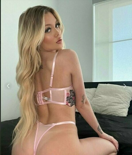 ariana baby girl estrella porno desnuda archivo