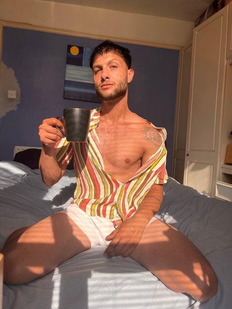 LoveMeNow estrella porno en alta definición foto