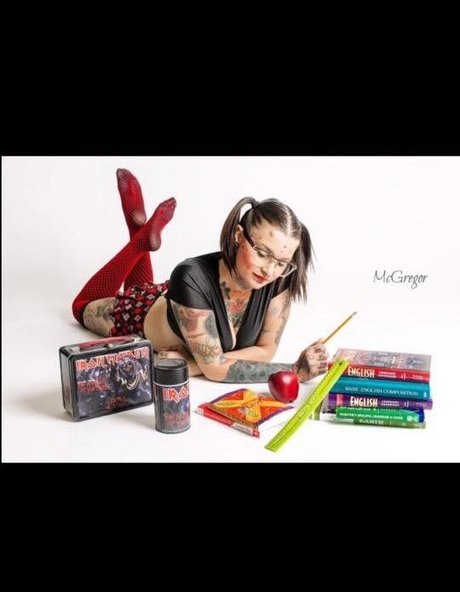 Nylon Dolly modelo sexy foto