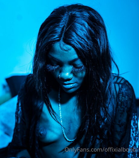 Big Wavy actriz adulta foto