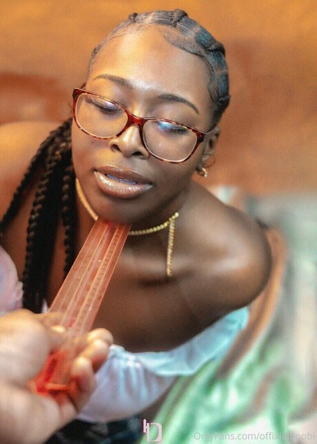 Big Wavy estrella hermosa galerías