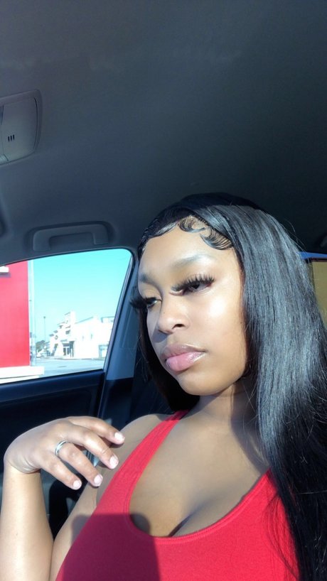 OnlyLay desnudos estrella porno fotos