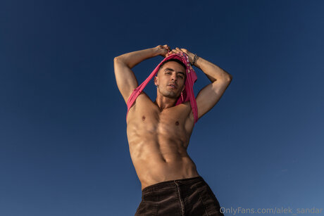 Alek Sandar estrella porno de arte galería