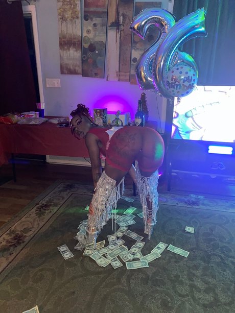 Shyla Brazy estrella erótica imagen