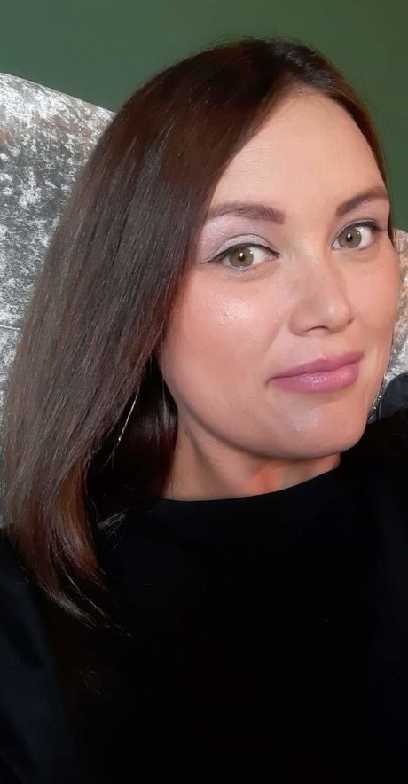 PleasuretomeetPolly actriz atractiva galería