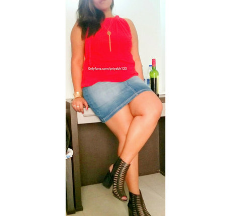 priyablr123 hermosa estrella porno galería