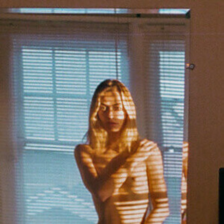 Livy Poulin arte modelo galería