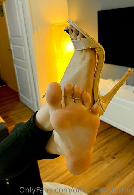 officialfeetforfun linda estrella foto