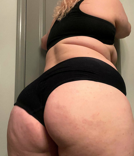 curvybecky modelo atractivo fotos