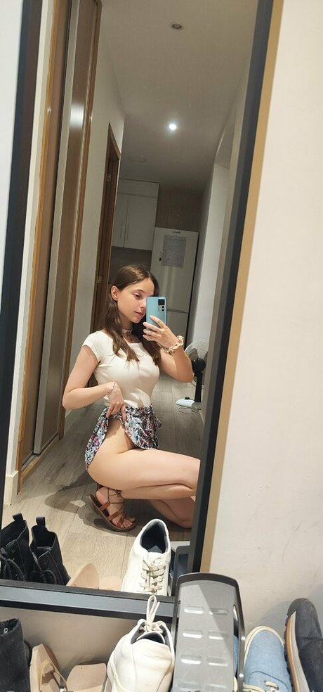 fushiginokuninoali actriz adulta foto