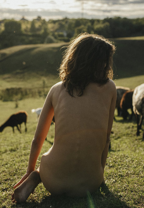 Julia Slip modelo desnuda imágenes