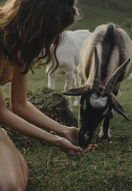 Julia Slip modelo desnuda foto