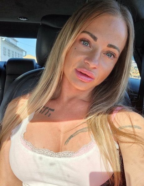 yourmonicaa hermosa estrella imagen