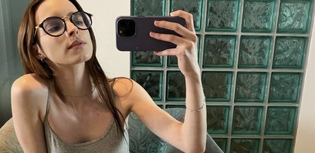 Loren Sun actriz libre imagen