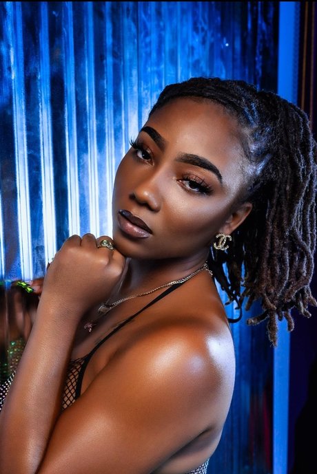 Quincy Roee modelo atractivo foto