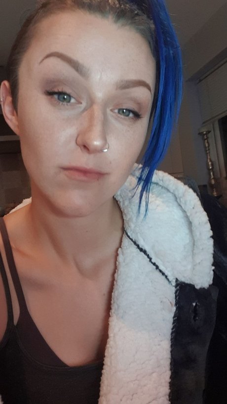 Queen Bella Moonstone hermosa estrella porno galería