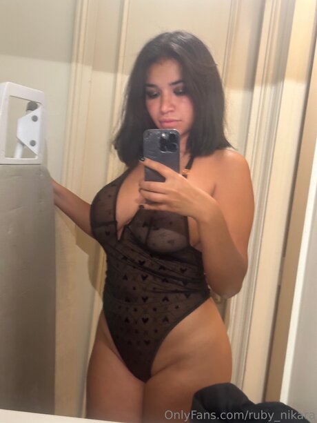 Ruby Nikara estrella porno perfecta fotos