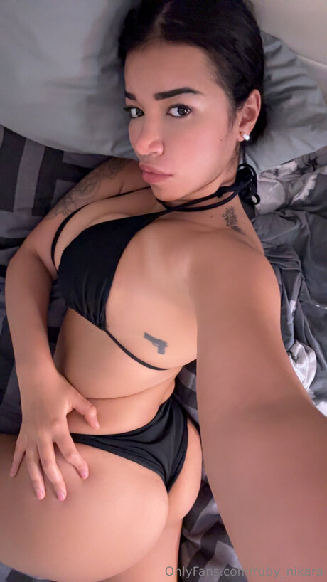Ruby Nikara actriz caliente fotos