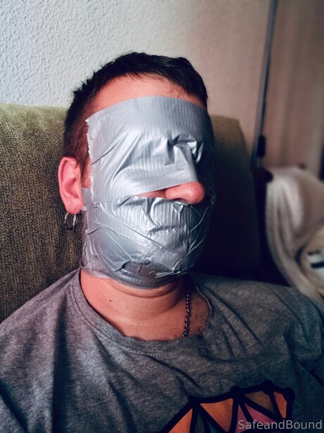 Safe and Bound estrella erótica galerías