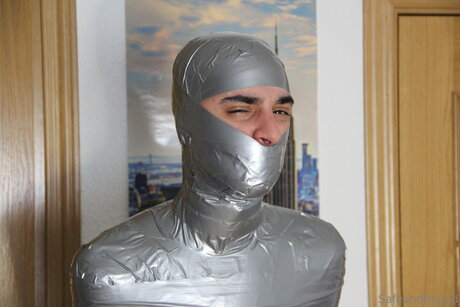 Safe and Bound actriz de arte imagen