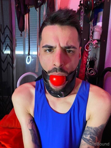 Safe and Bound sexo modelo fotos