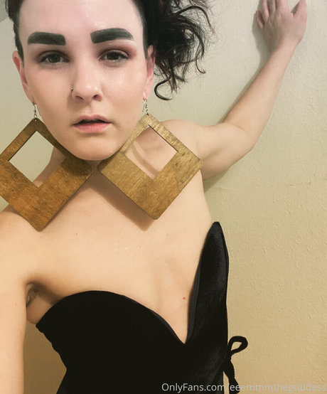 eeemmmthegoddess modelo superior imagen