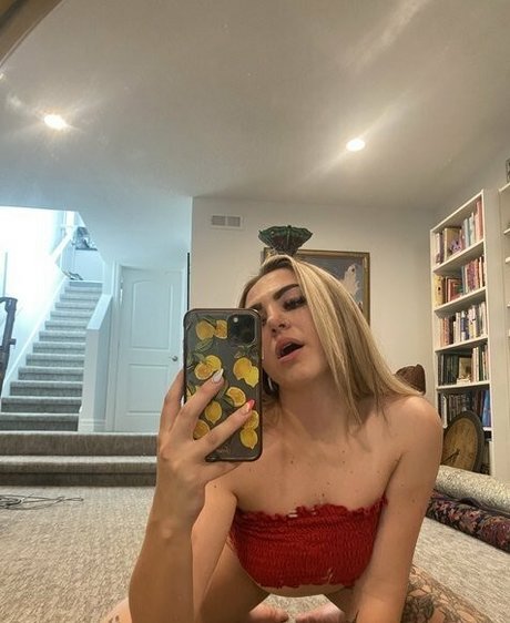 tetas grandes y pequeñas onlyfans bastante sexy imagen