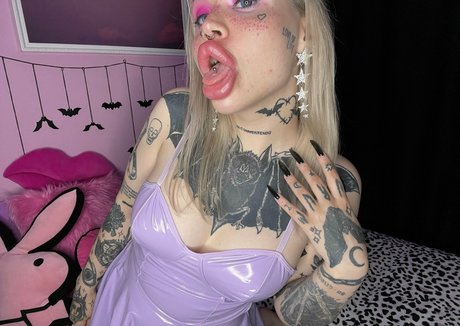 Nasty bimbo modelo desnuda foto