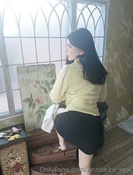 anriokita real modelo hermosa foto