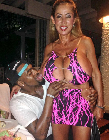 MinkaXXX modelo sexual foto