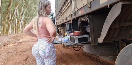 Aline FUtcher Ouriques estrella hermosa imagen