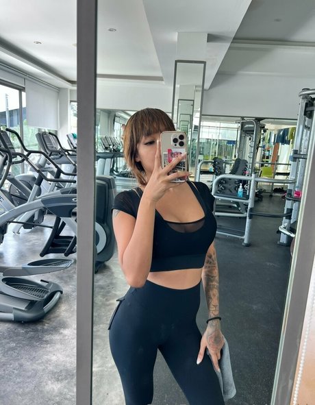 ploybkk modelo de alta calidad archivo