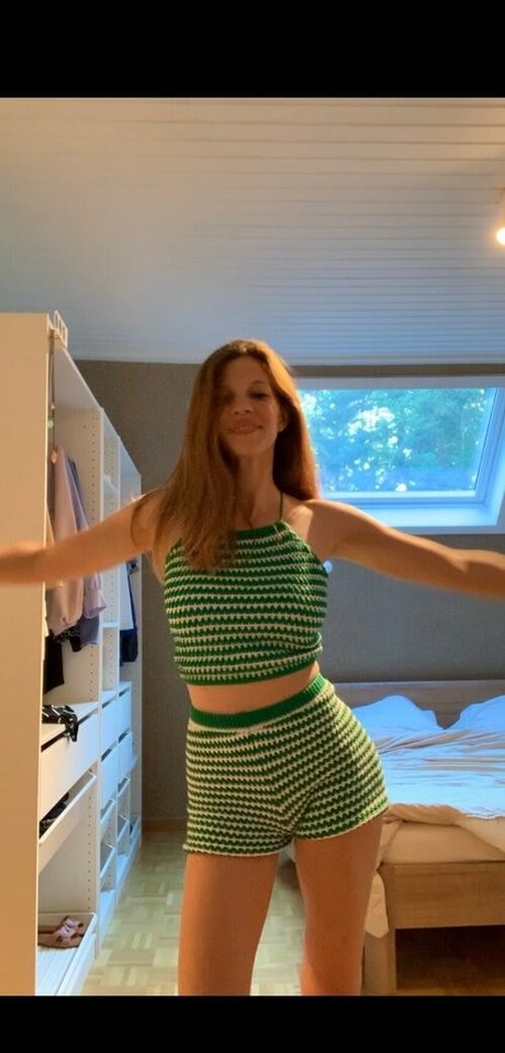 lovvejane modelo exclusivo galerías