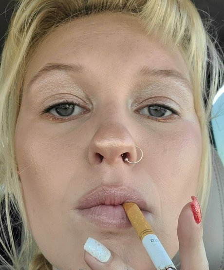 smokingprincessof estrella porno bonita imágenes