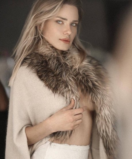 Eve Tsur arte modelo archivo