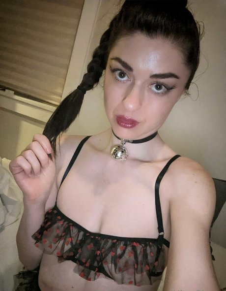 KiraChats modelo superior foto