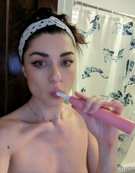 KiraChats actriz desnuda fotos