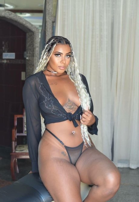 Evelyn Souza estrella imágenes