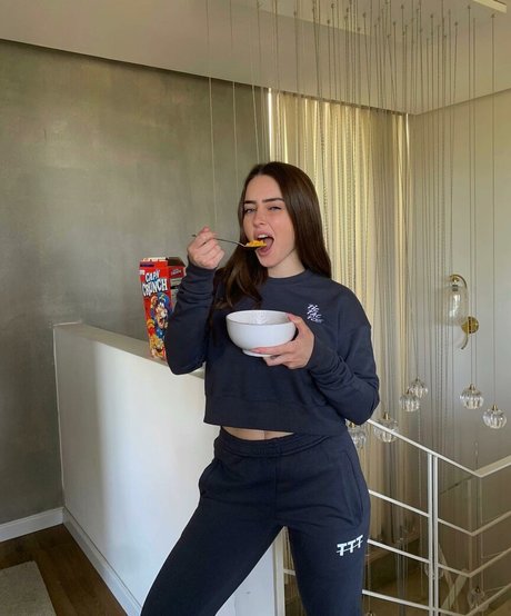 Effy Palarya modelo desnudos fotos