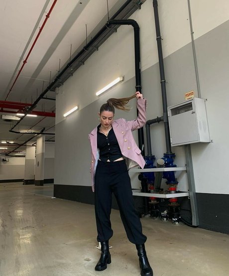 Effy Palarya estrella porno atractiva foto