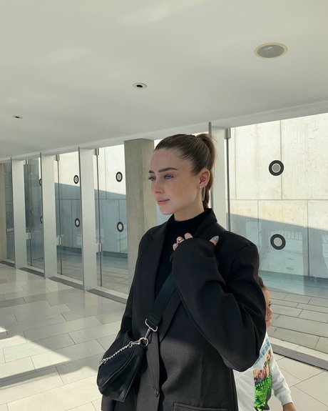 Effy Palarya hermosa estrella porno imagen